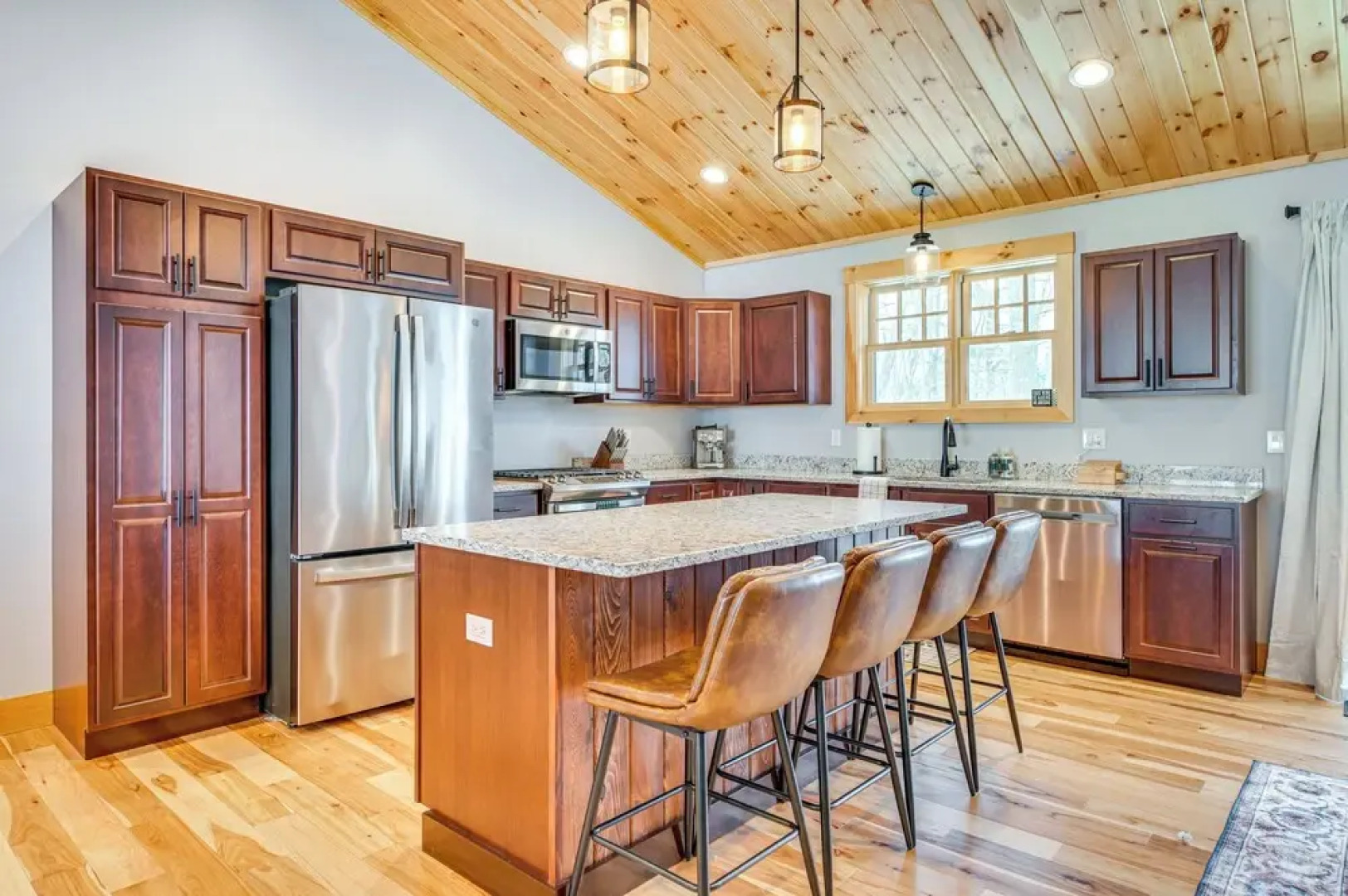 6 Mi to Lake Winnipesaukee: New Hampshire Home