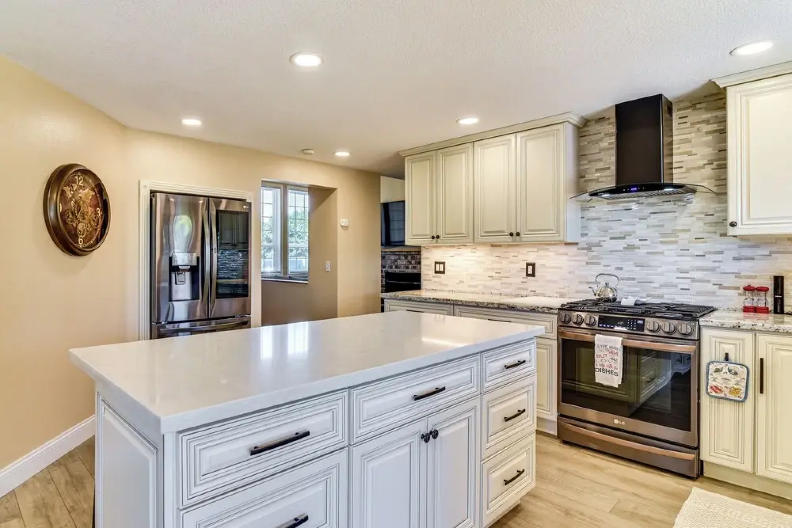 Private Outdoor Space 9 Mi to Downtown Vancouver!