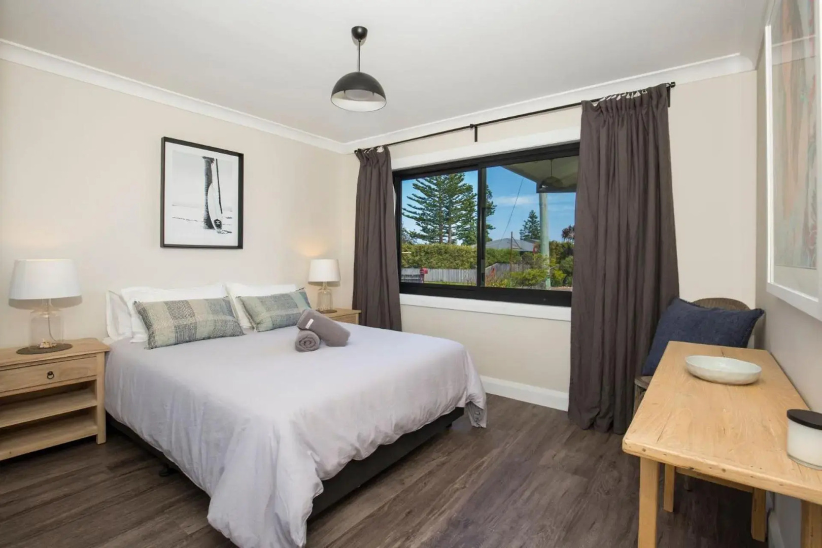 Seaview - Pet Friendly with Stunning Views - 1 Min to Beach