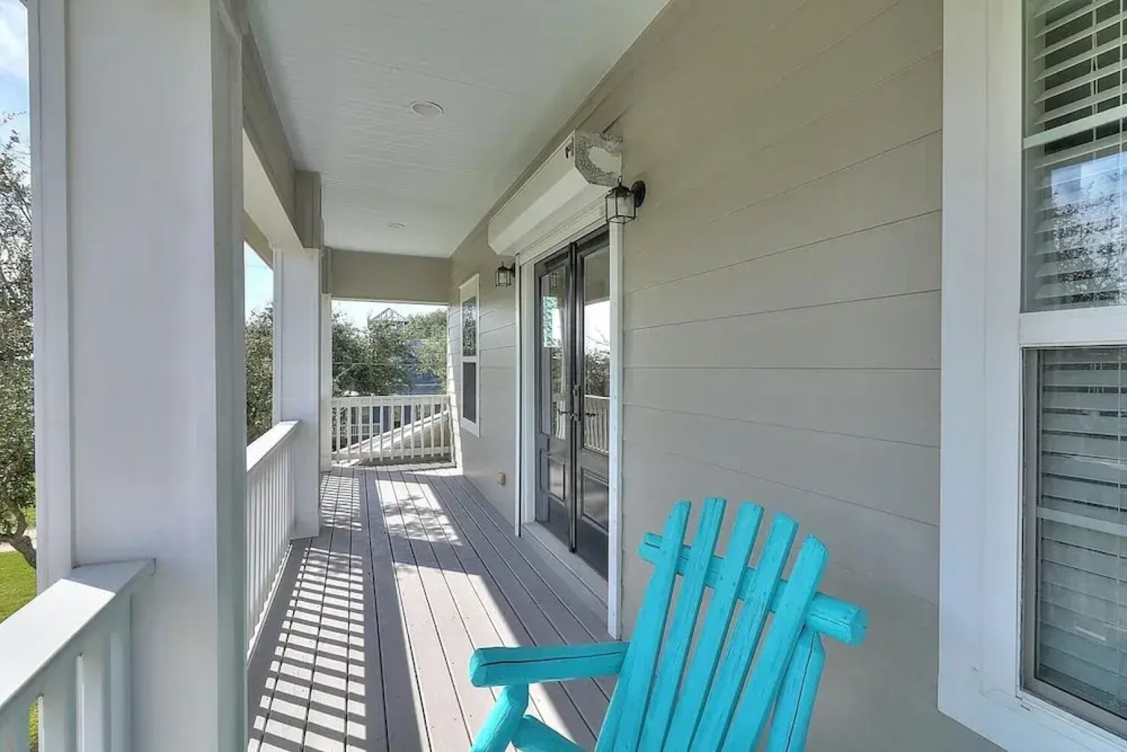 The James Pearl 4 Bedroom Home by RedAwning