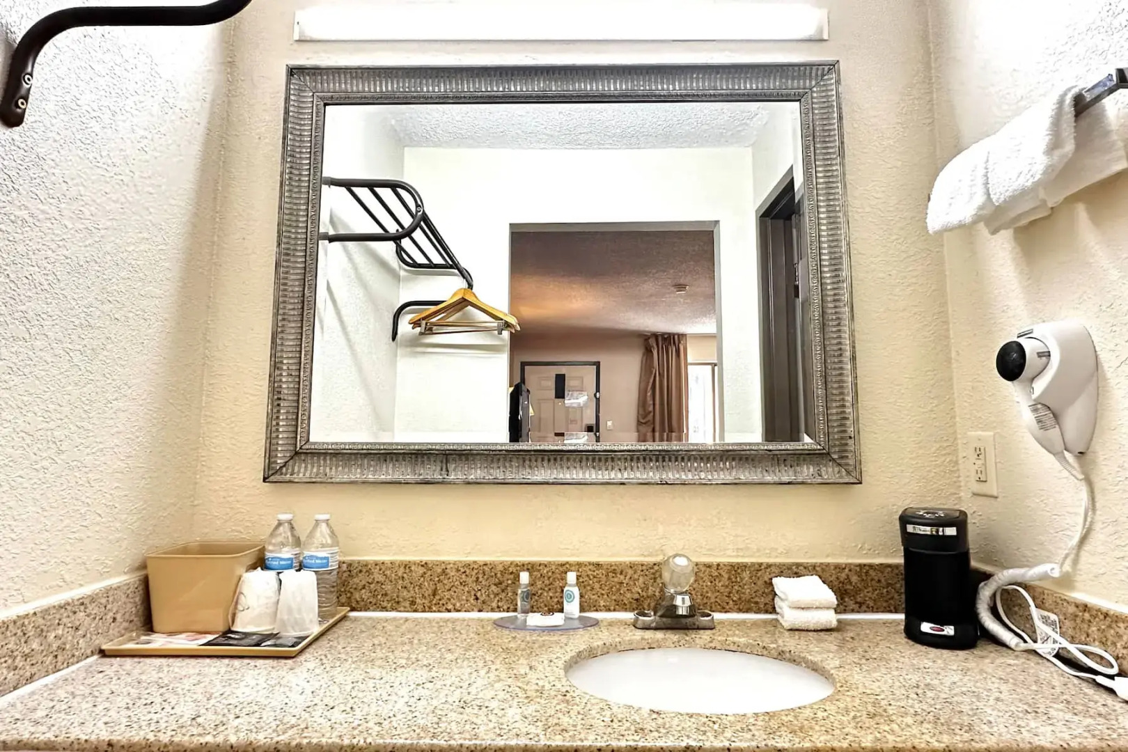 Days Inn & Suites by Wyndham Bossier City/Casino Area