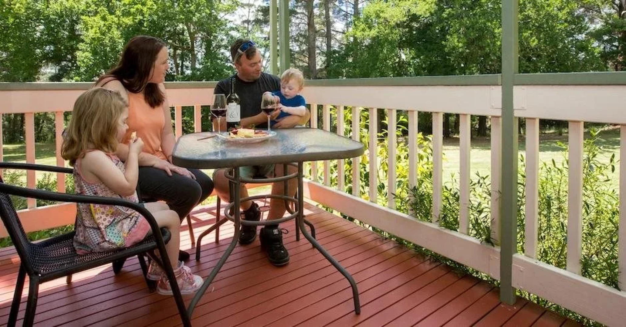 Lakes And Craters Holiday Park