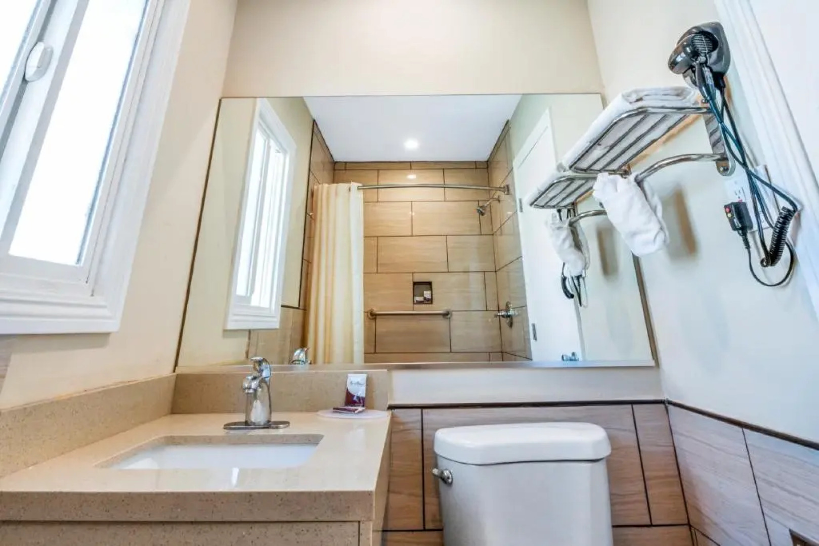 Sea Rock Inn - Long Beach