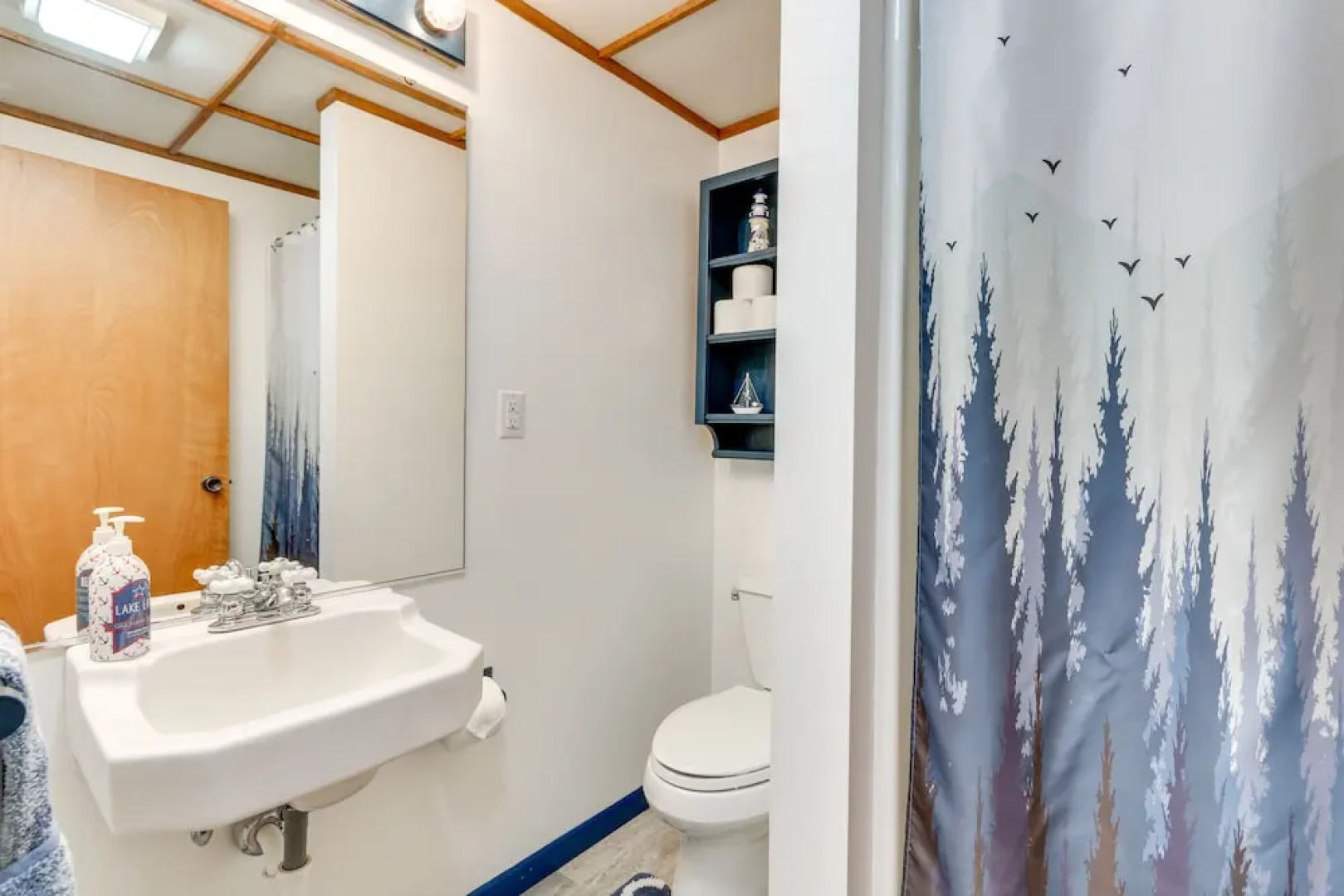 Lakefront Home w/ Rooftop Deck, Grill, Games!