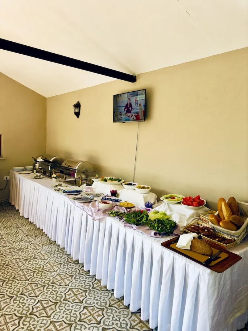 Felicity Hotel & Bungalows