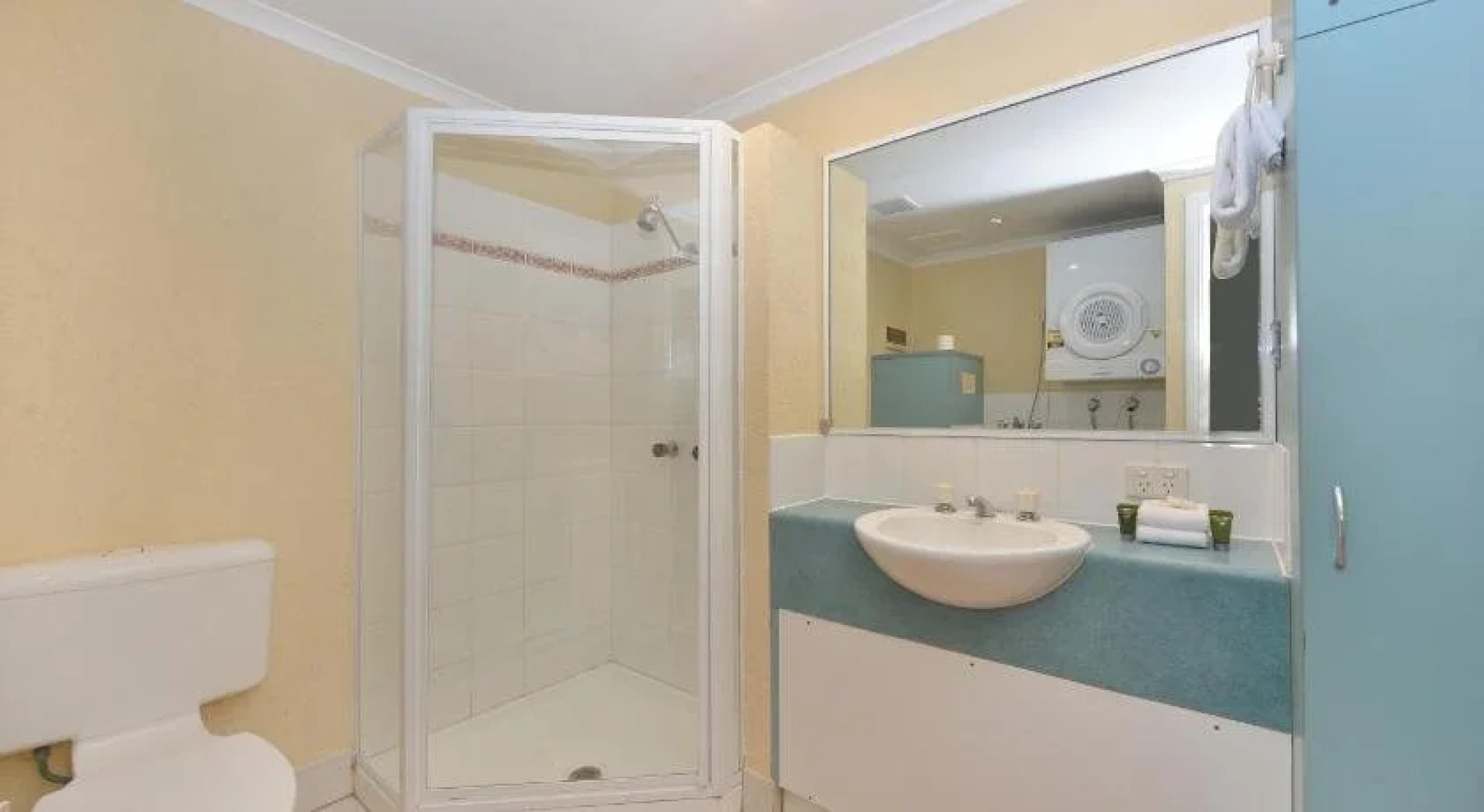 Retro Port Douglas Apartments