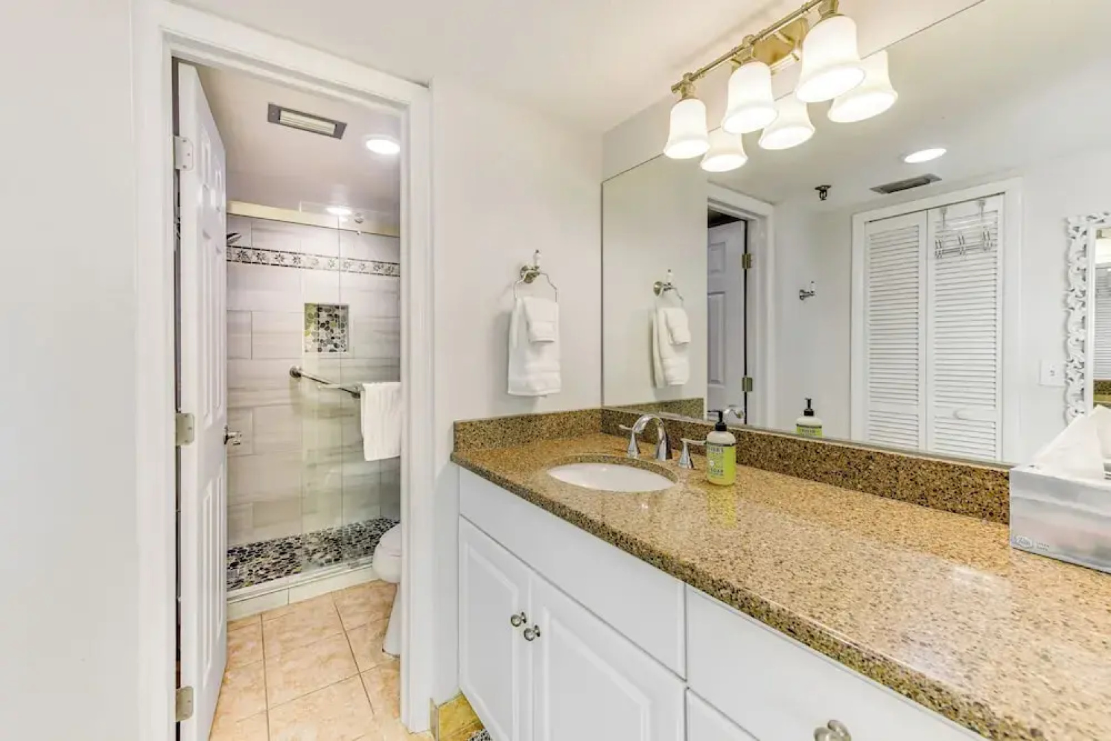 Condo w/ Gulf View! Walk to Redington Beach