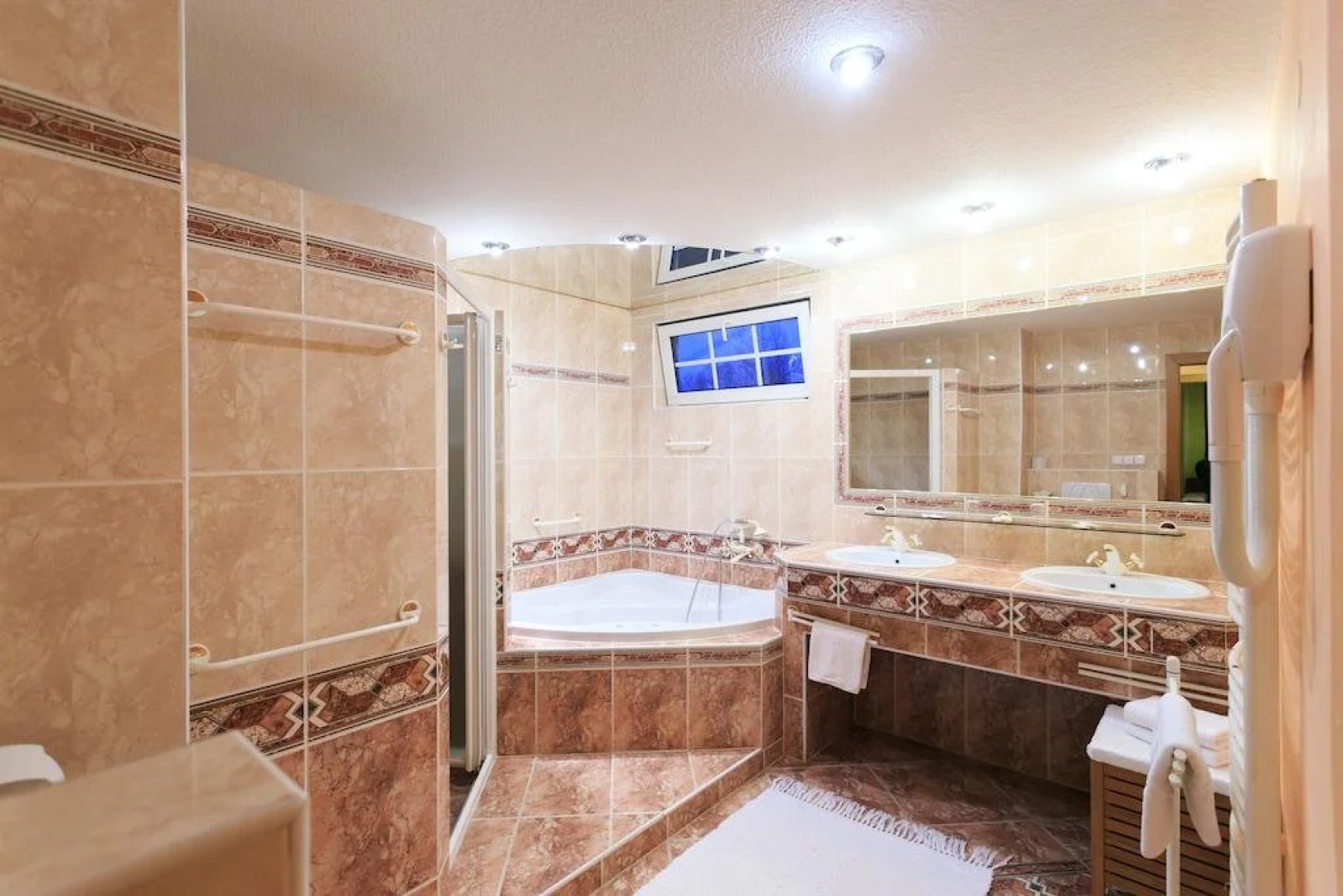 Penzion V Hluboké a Department Glamp