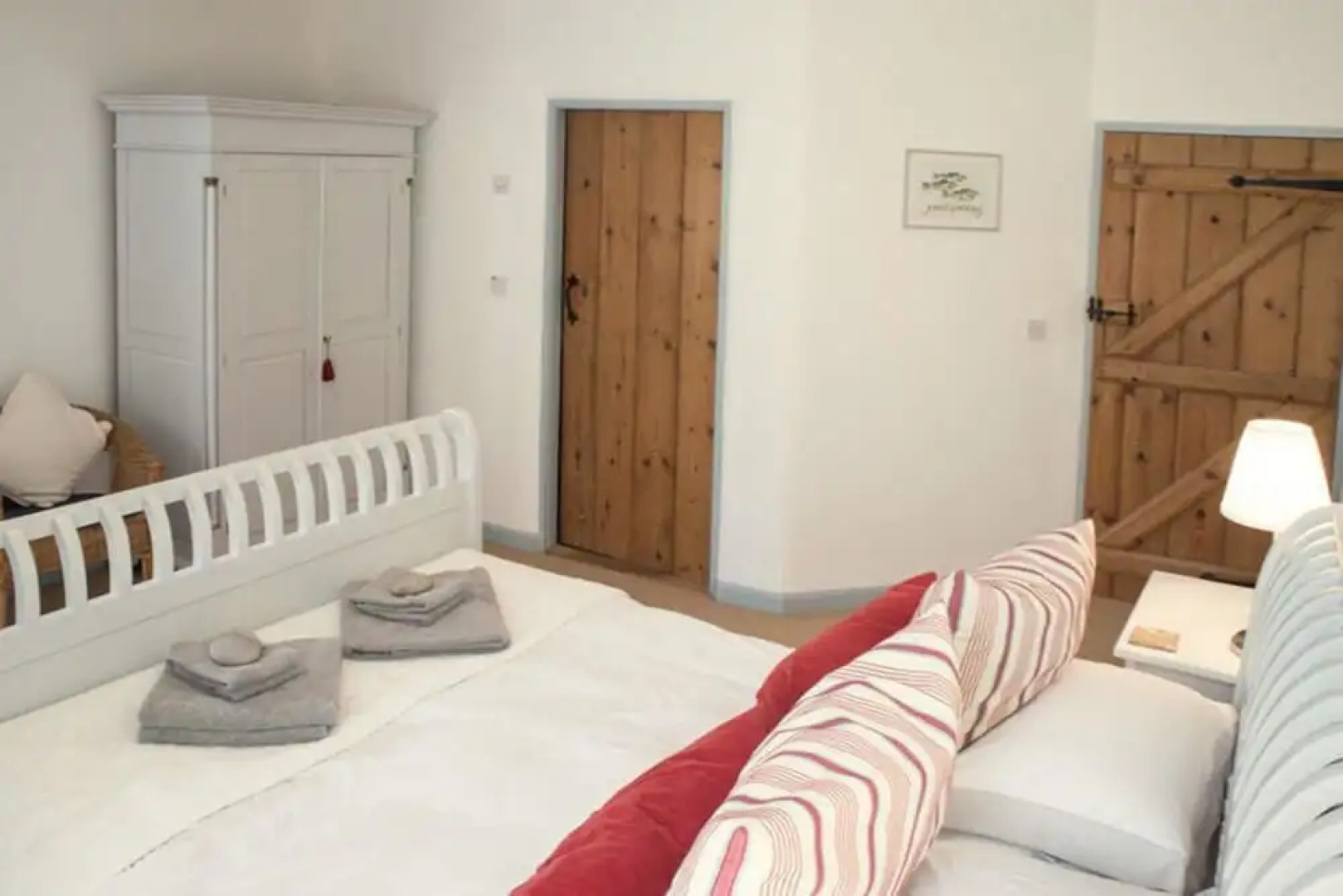 Superb detached Grade II listed barn conversion with hot tub & FREE membership to nearby Leisure Club