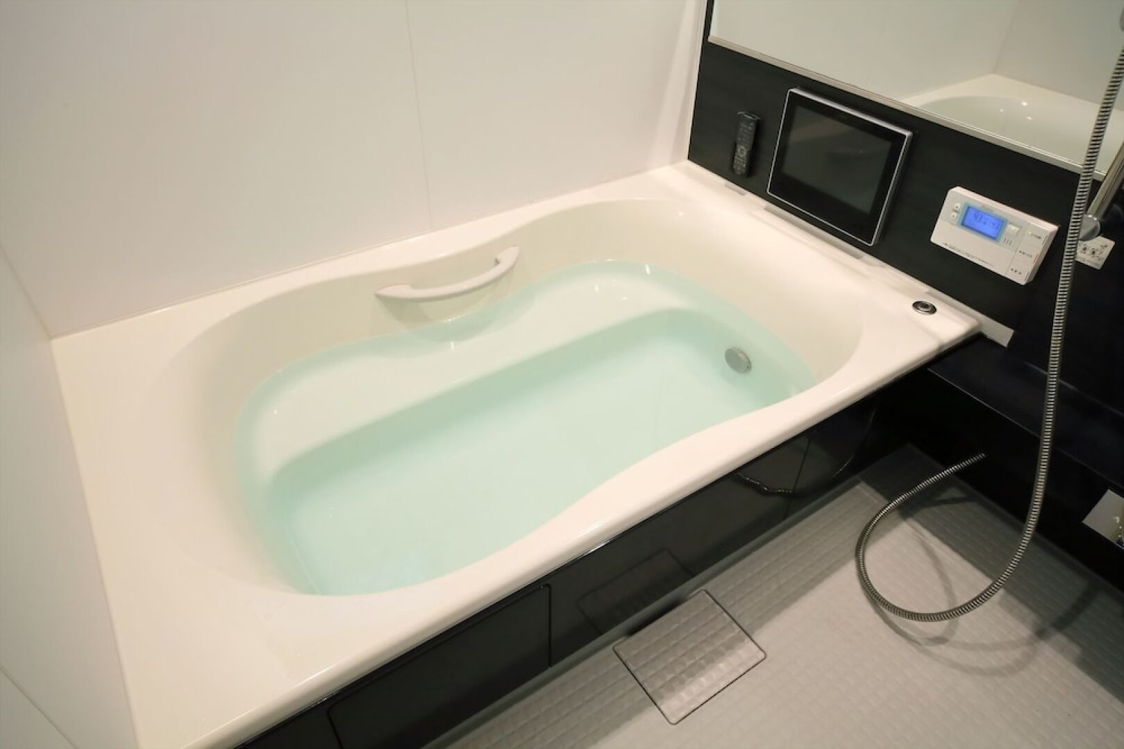 Neyagawa Station House