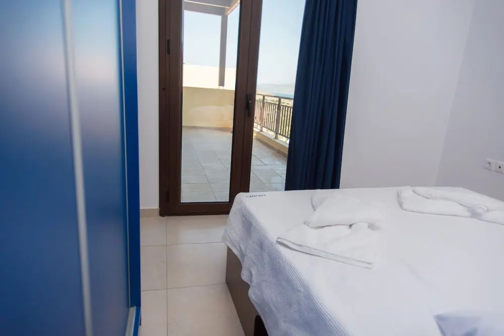 Angelica-Sea & Mountain View at a Sunny Retreat