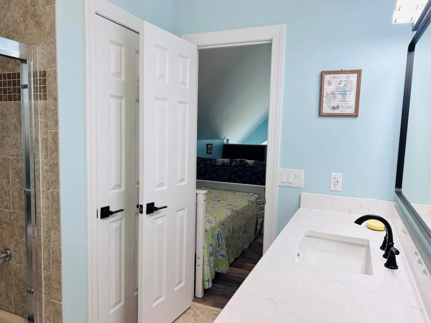 Serenity's Star 4 Bedroom Home by RedAwning