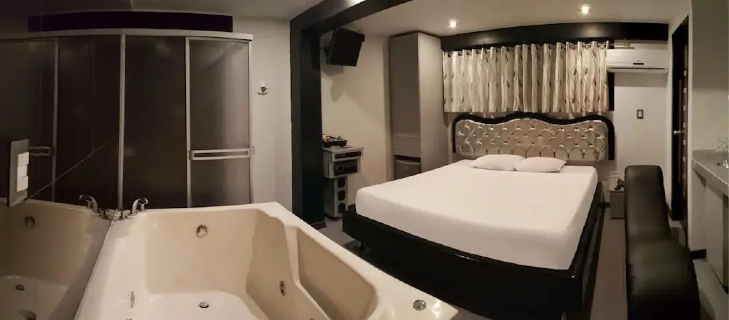 Qollana Business Hotel