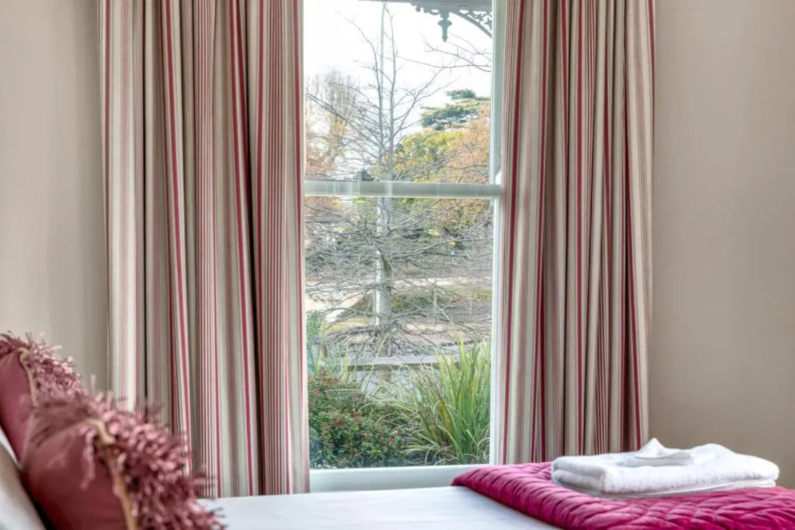 Grandview Accommodation - The Elm Tree Apartments