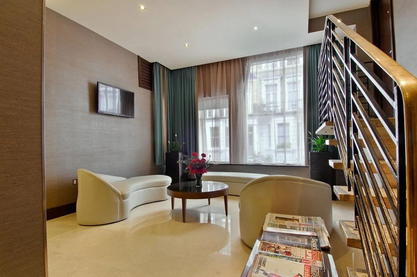 Отель The Cura Kensington