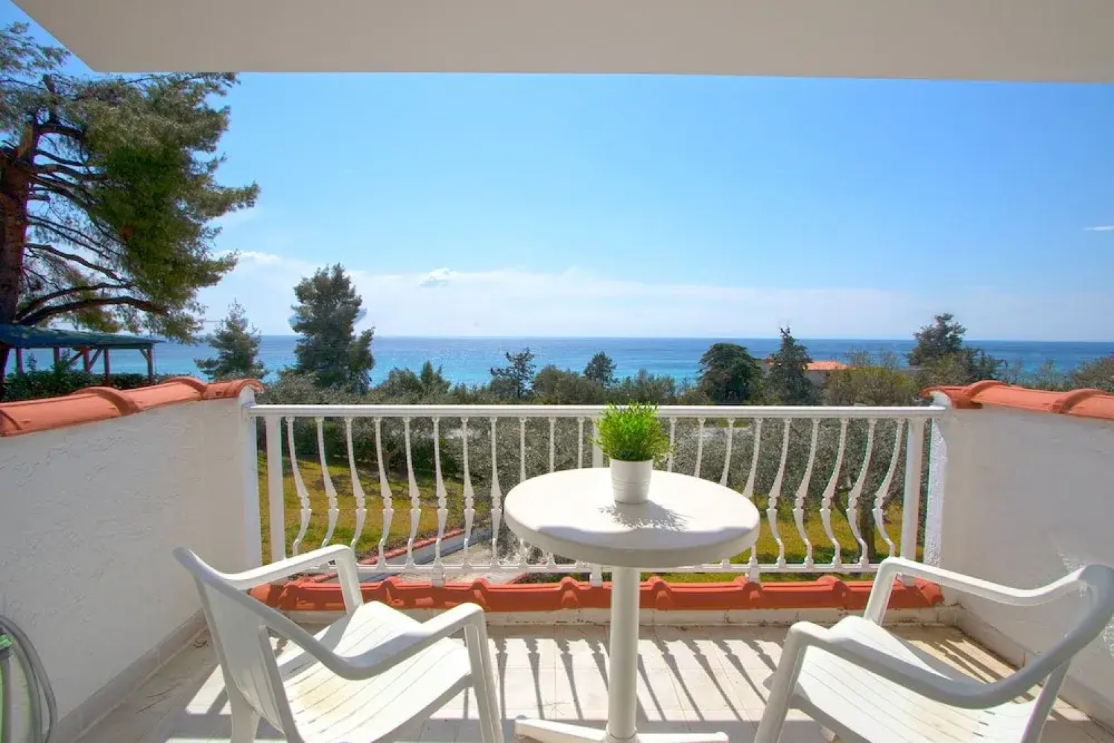 Eva Gior Shared Pool Messonaittes