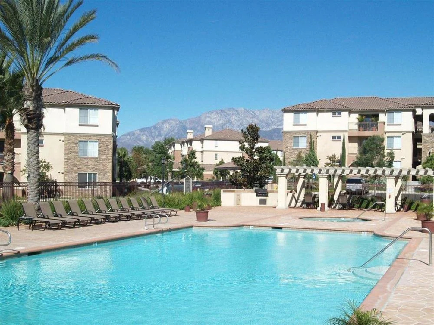 Execustay Amli At Empire Lakes