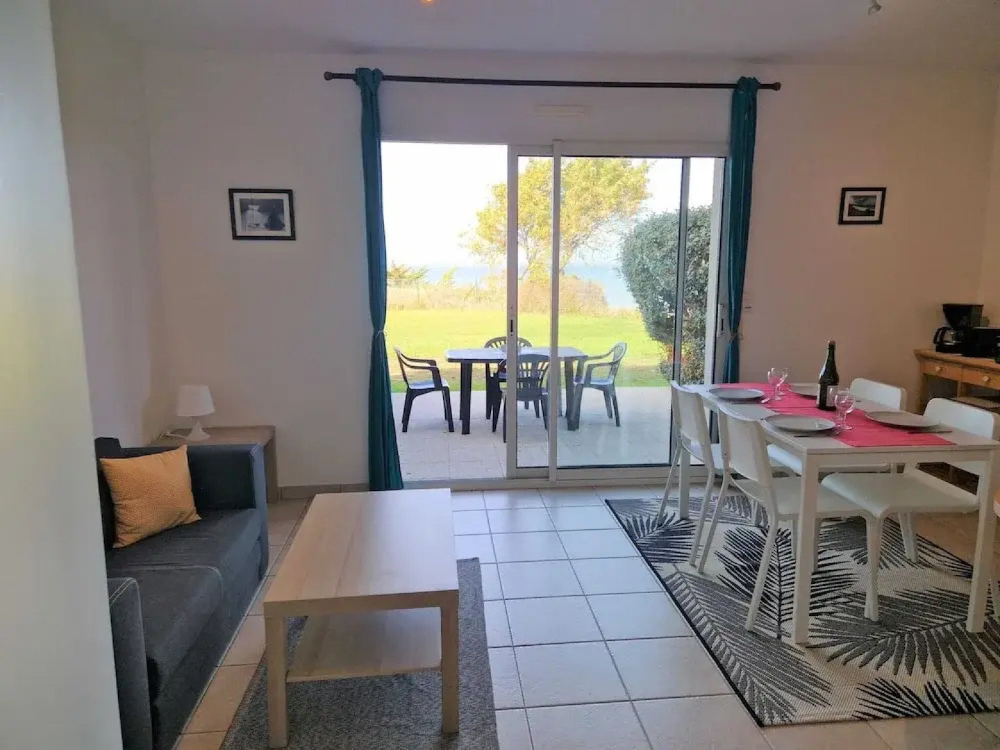 Flat With Direct Beach Access