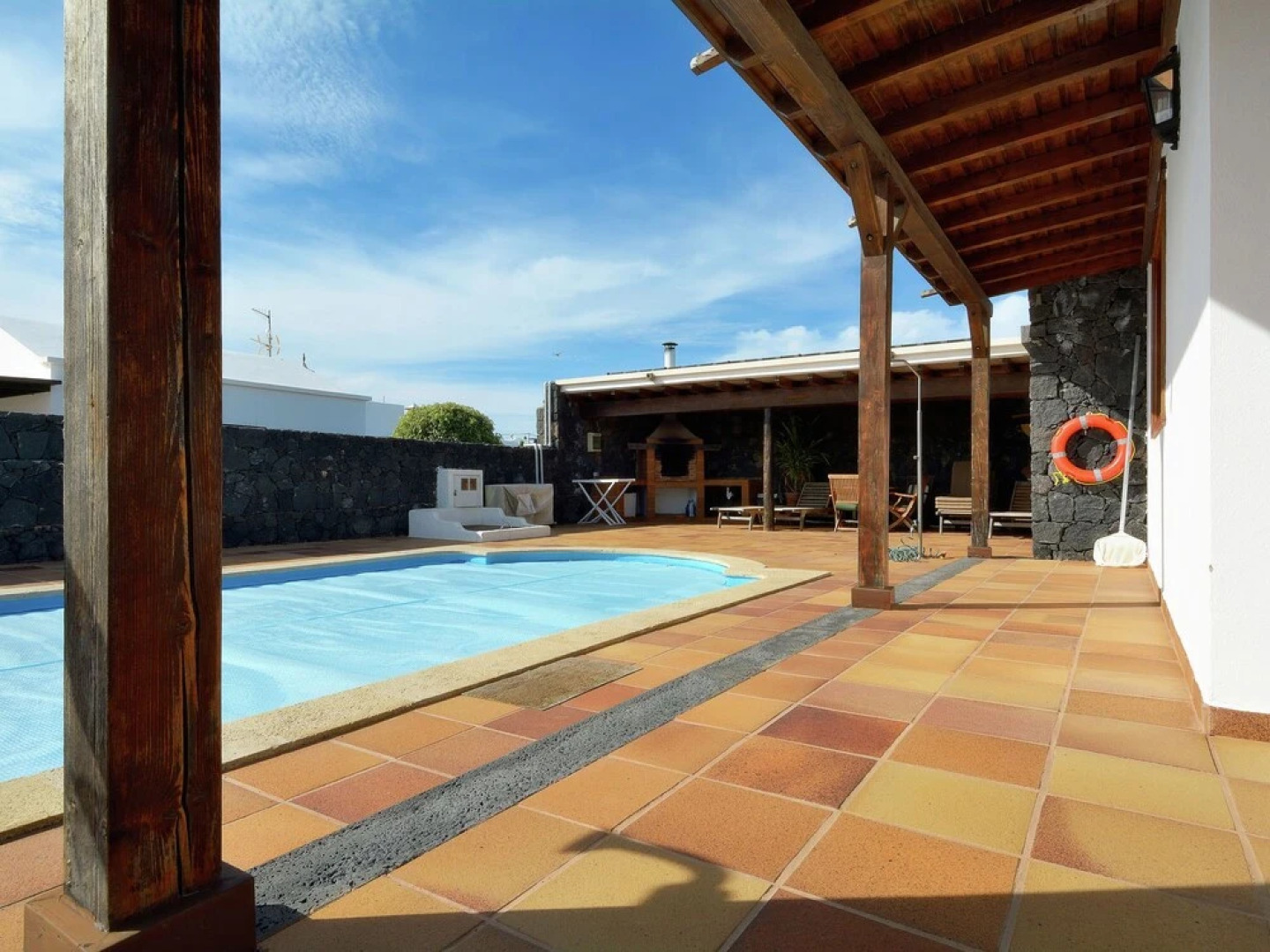 Spacious Villa in San Bartolomé With Swimming Pool