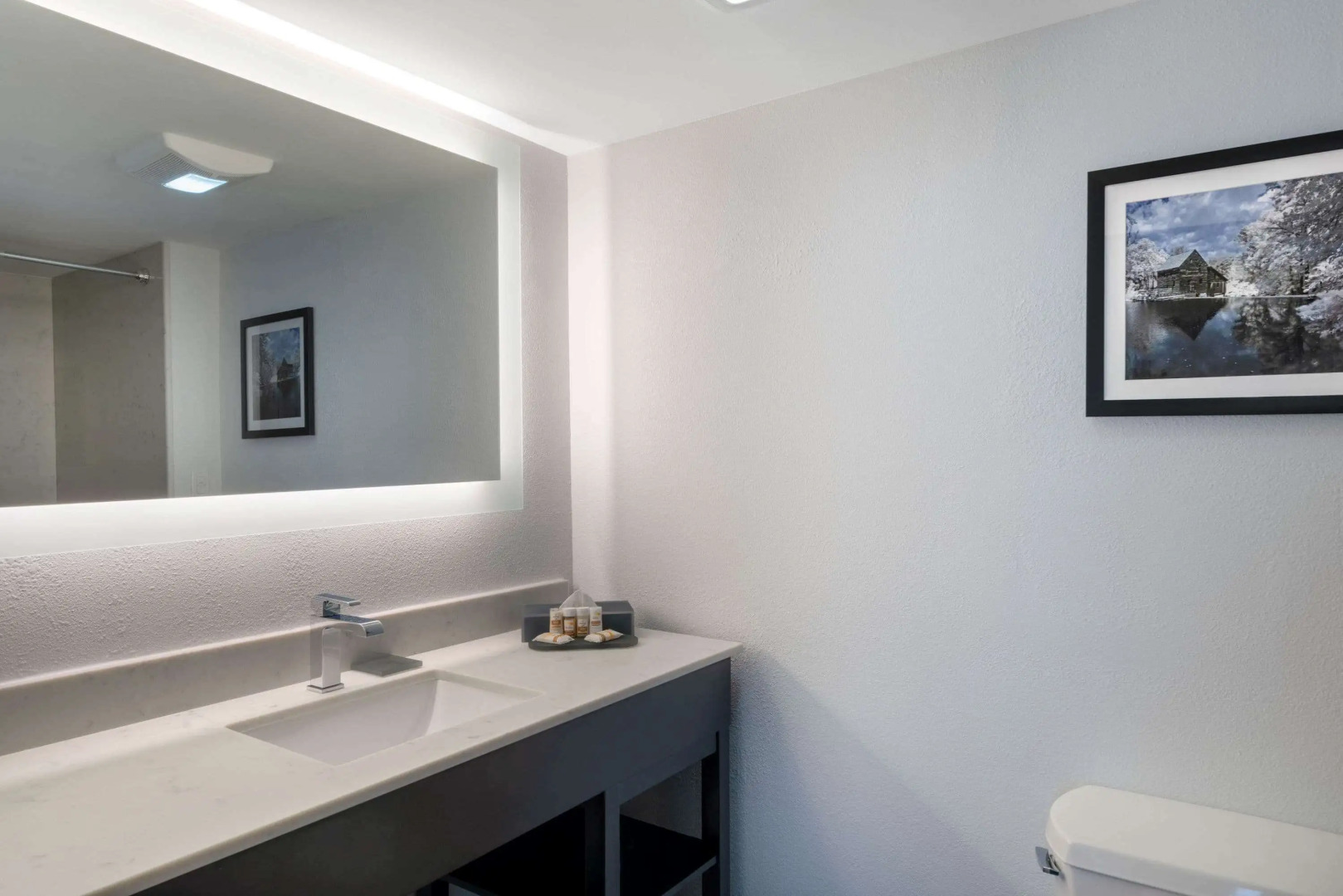 La Quinta Inn & Suites by Wyndham Raleigh Downtown North