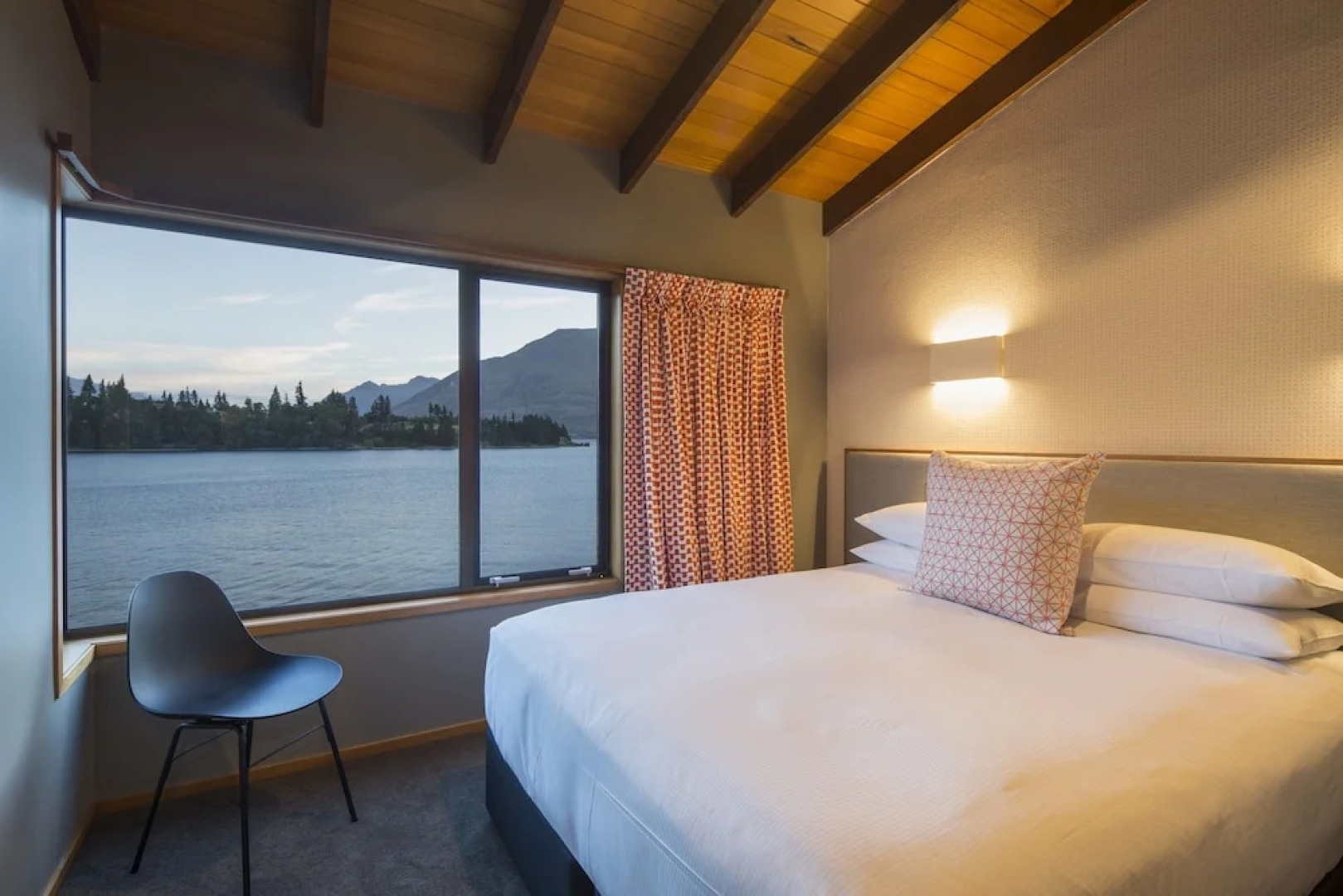 The Bay House - central and lakefront