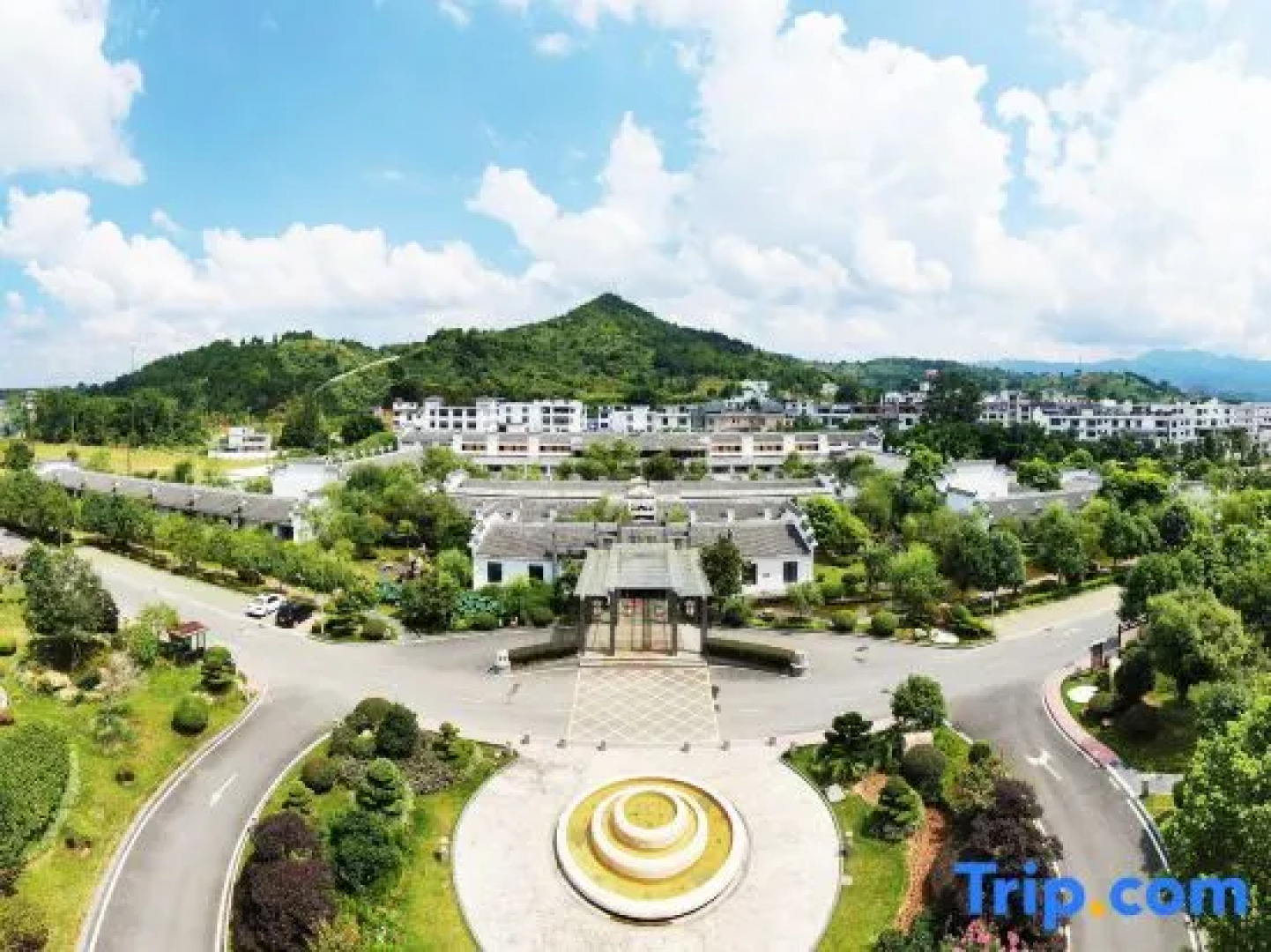 Anyuan Sanbaishan Hot Spring Resort Hotel