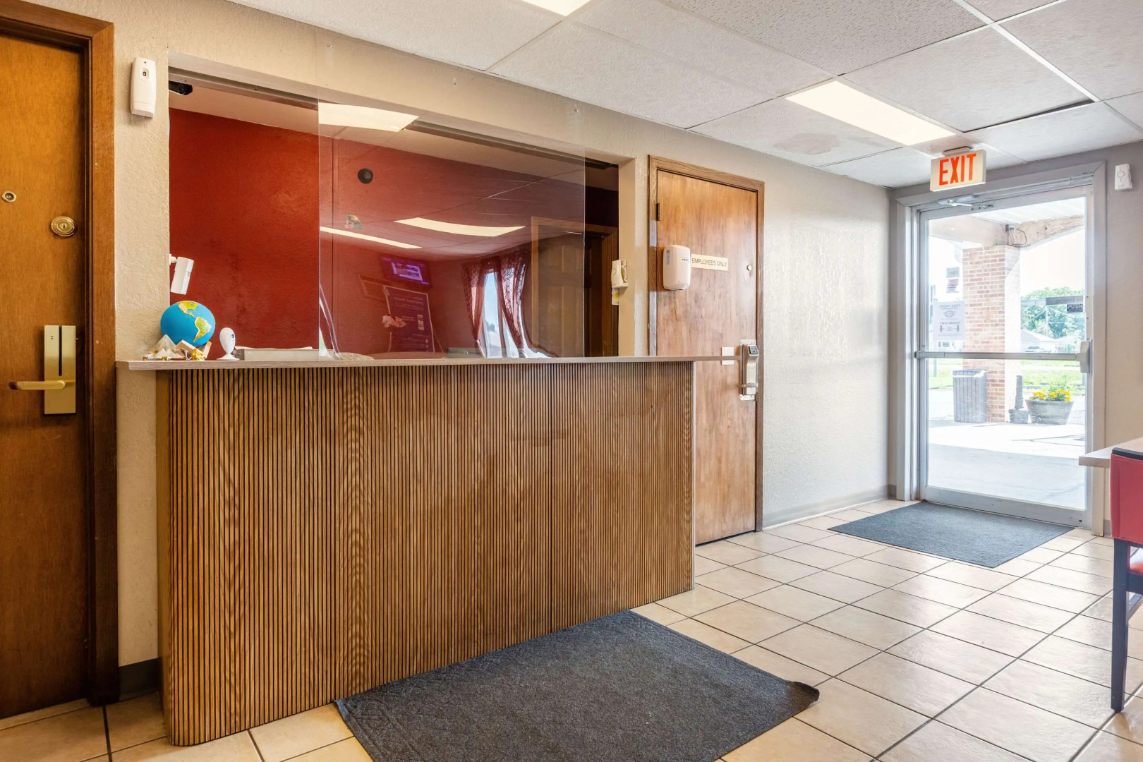 Econo Lodge Inn & Suites Escanaba North