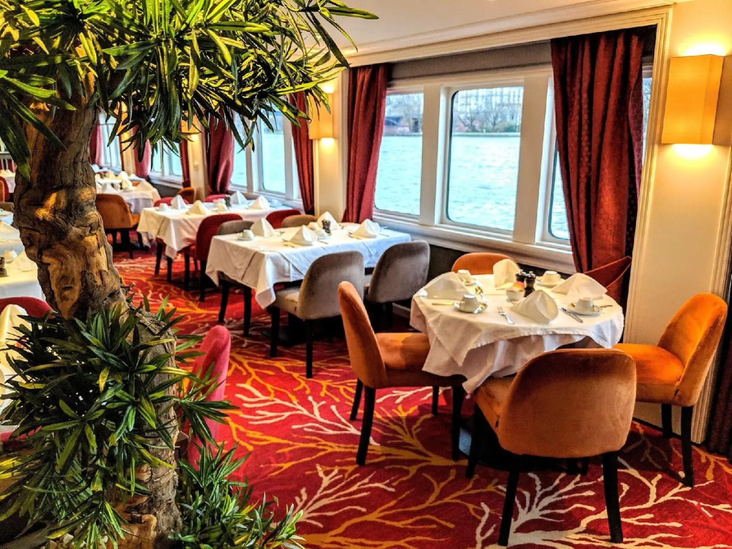 Select MS Charles Dickens - Neuss