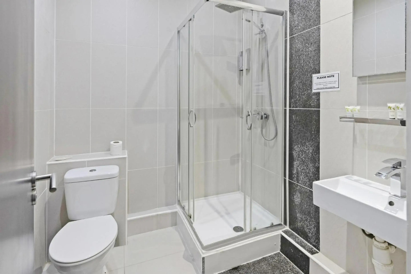 OYO The Baltimore Hotel