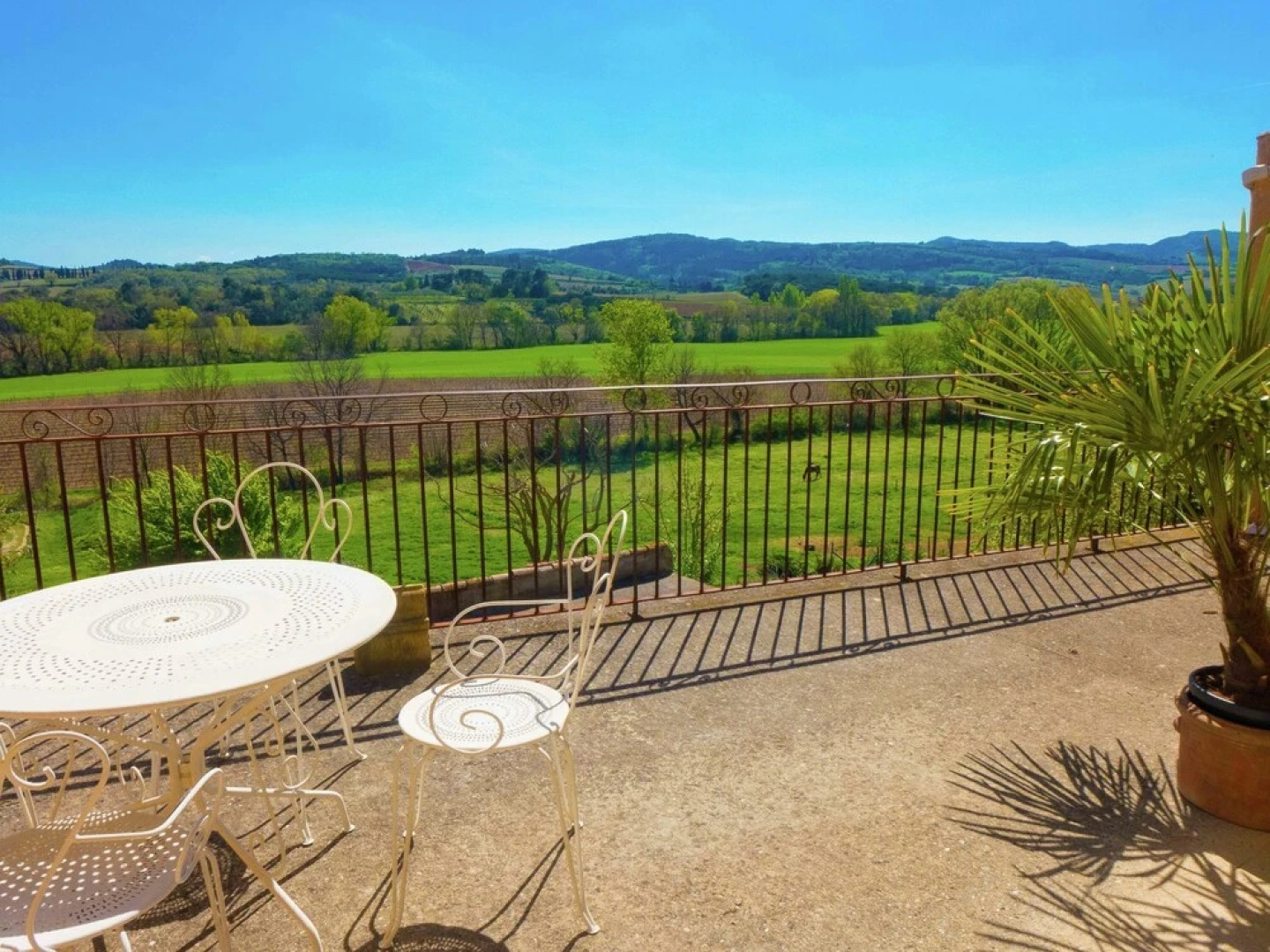 Stunning Holiday Home With Swimming Pool in Loupia