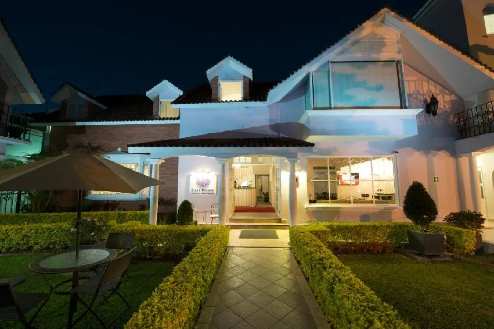 Casa Bonita Hotel & Luxury Residence