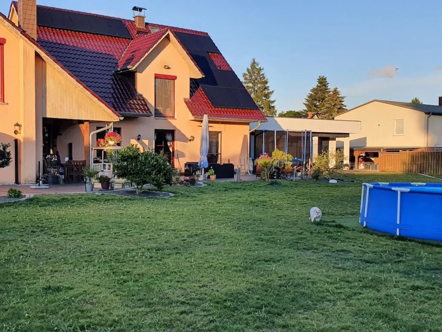 Reizendes Ferienhaus mit Swimmingpool Naehe Ostsee