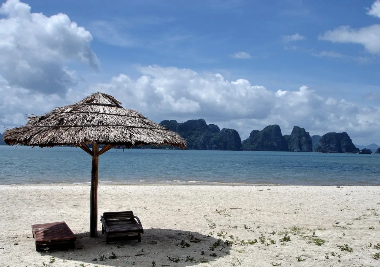 Le Pont Minh Chau Hotel