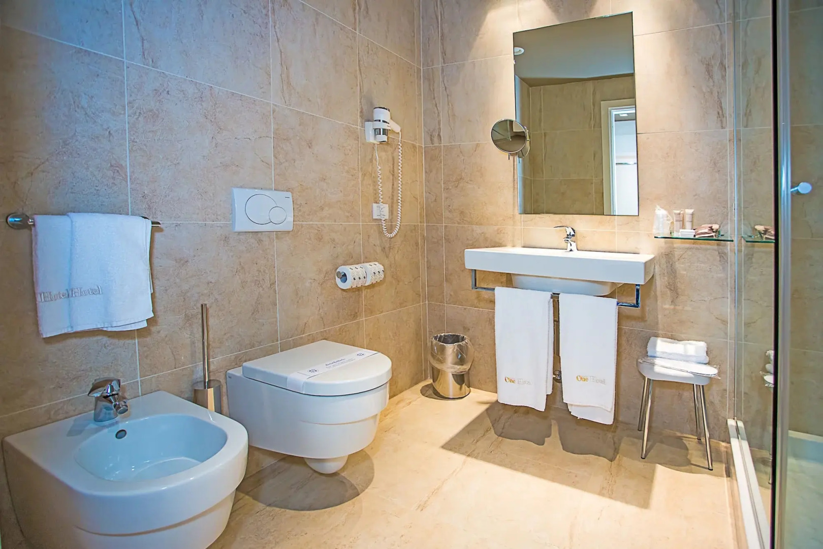 One Hotel & Restaurant