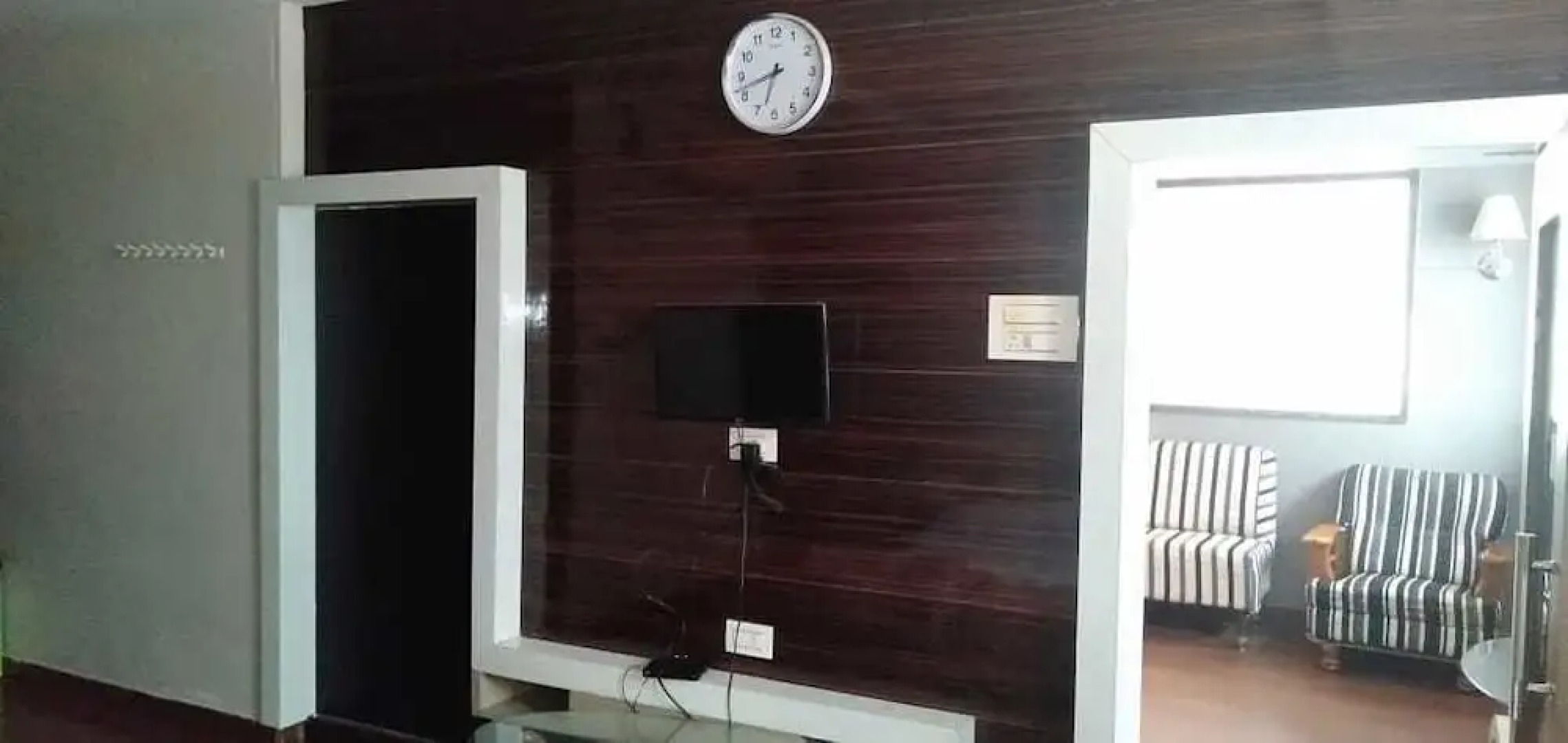 Iroomz Shivaratna Palace