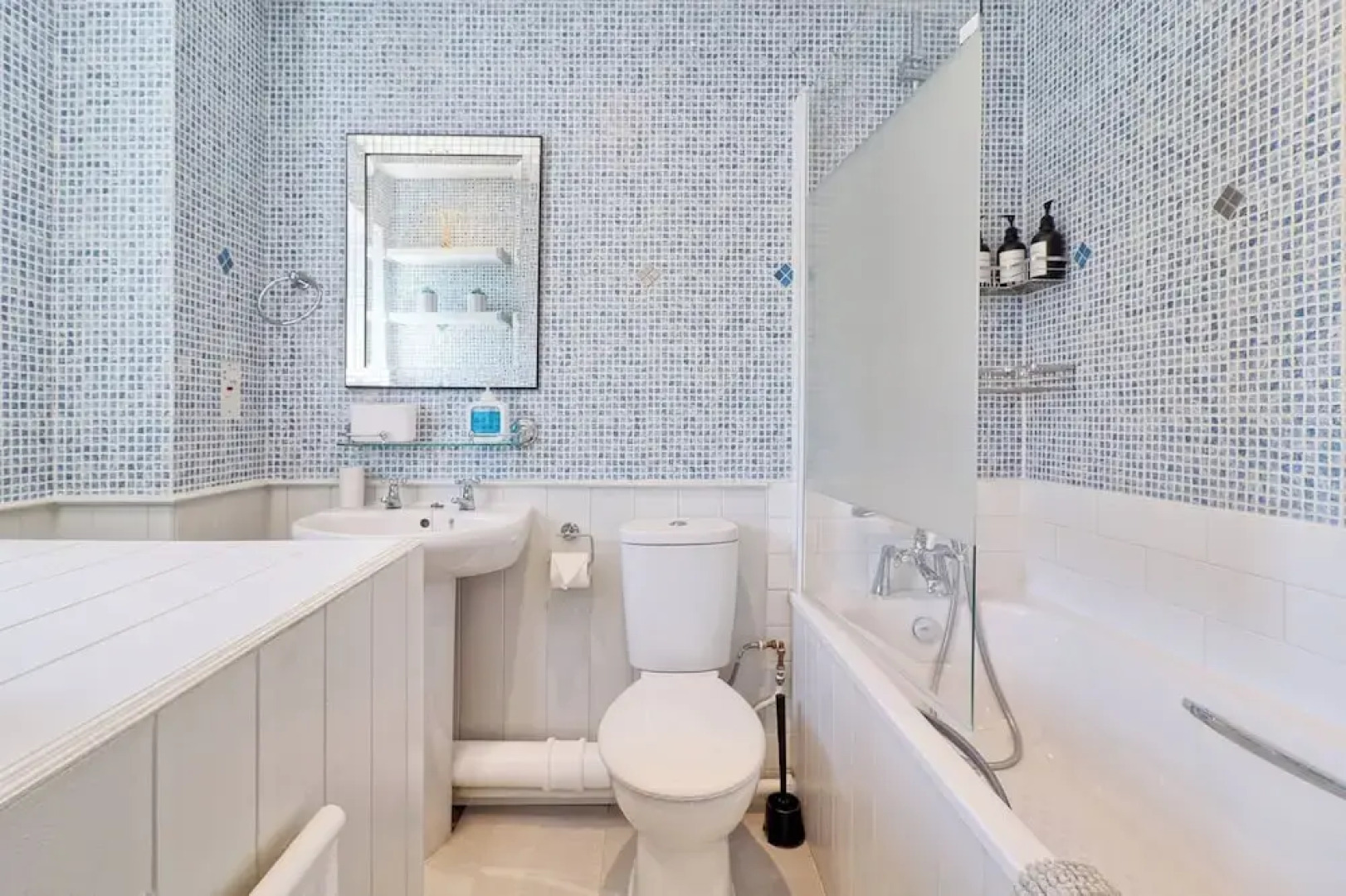 Tranquil Garden Retreat in Buckhurst Hill