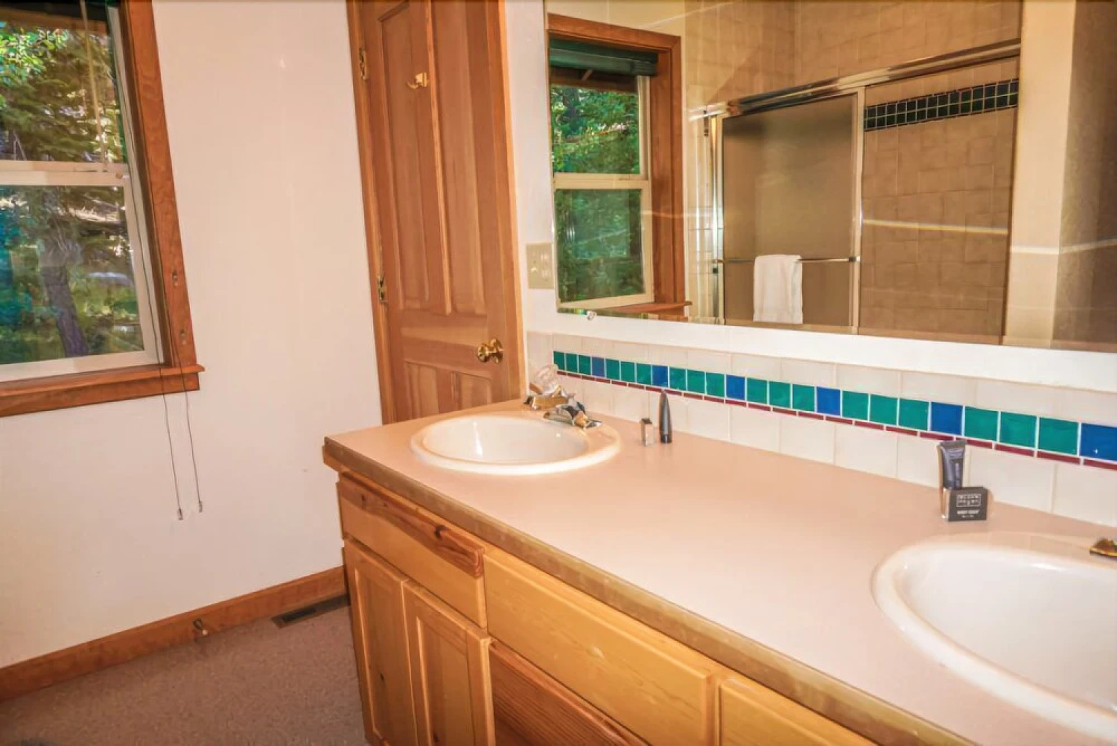 Eagles`s Eyrie 5 Bedrooms 2.5 Bathrooms Home