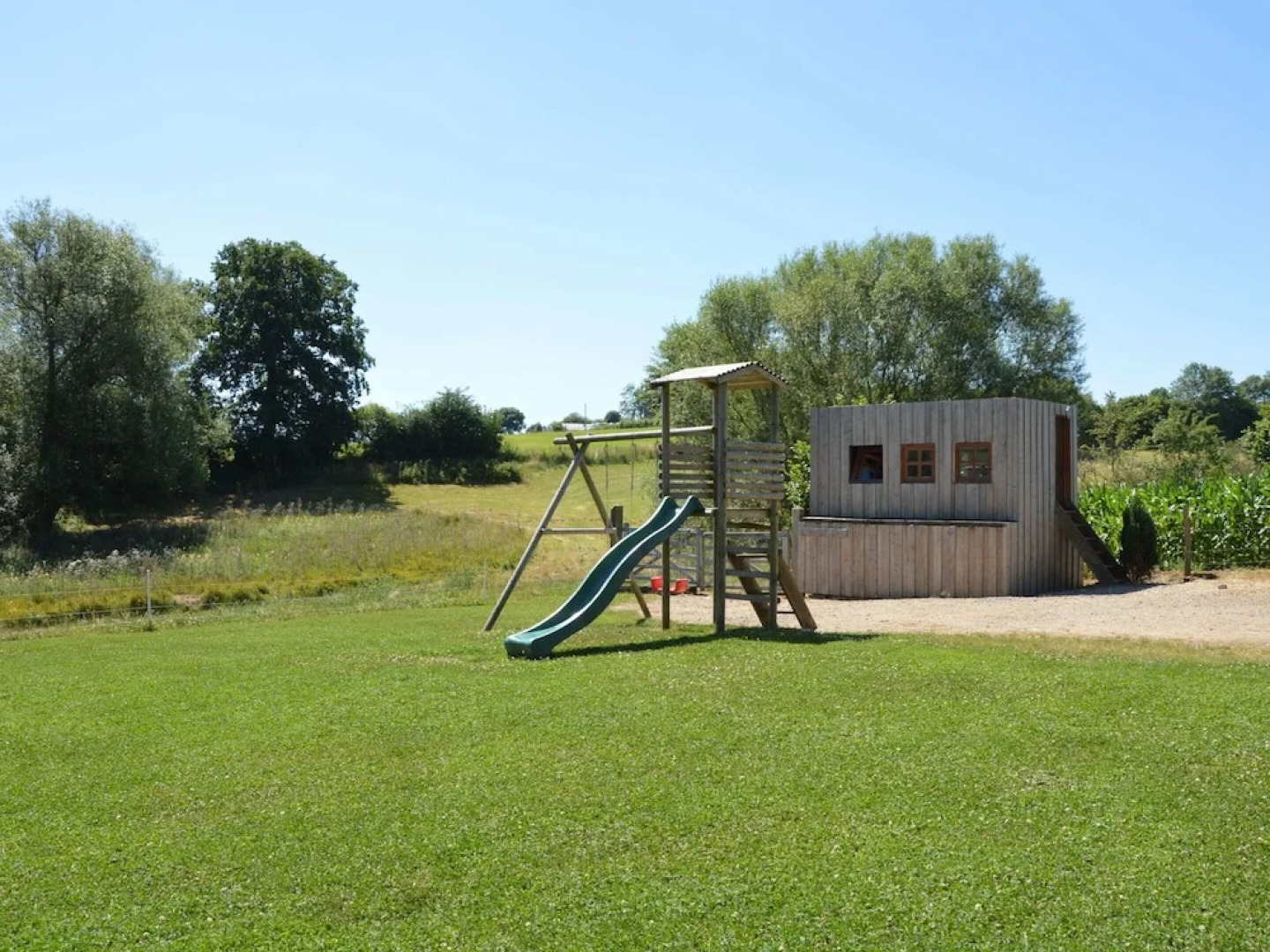 Superb Holiday Home With Barbecue