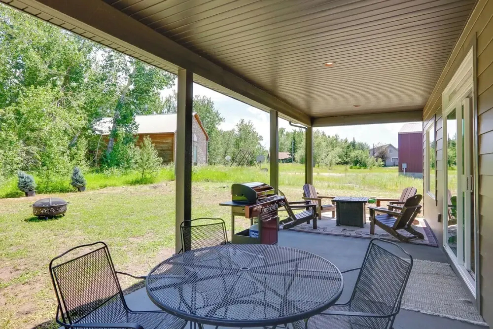 Red Lodge Retreat w/ Creek Access + Fire Pit!