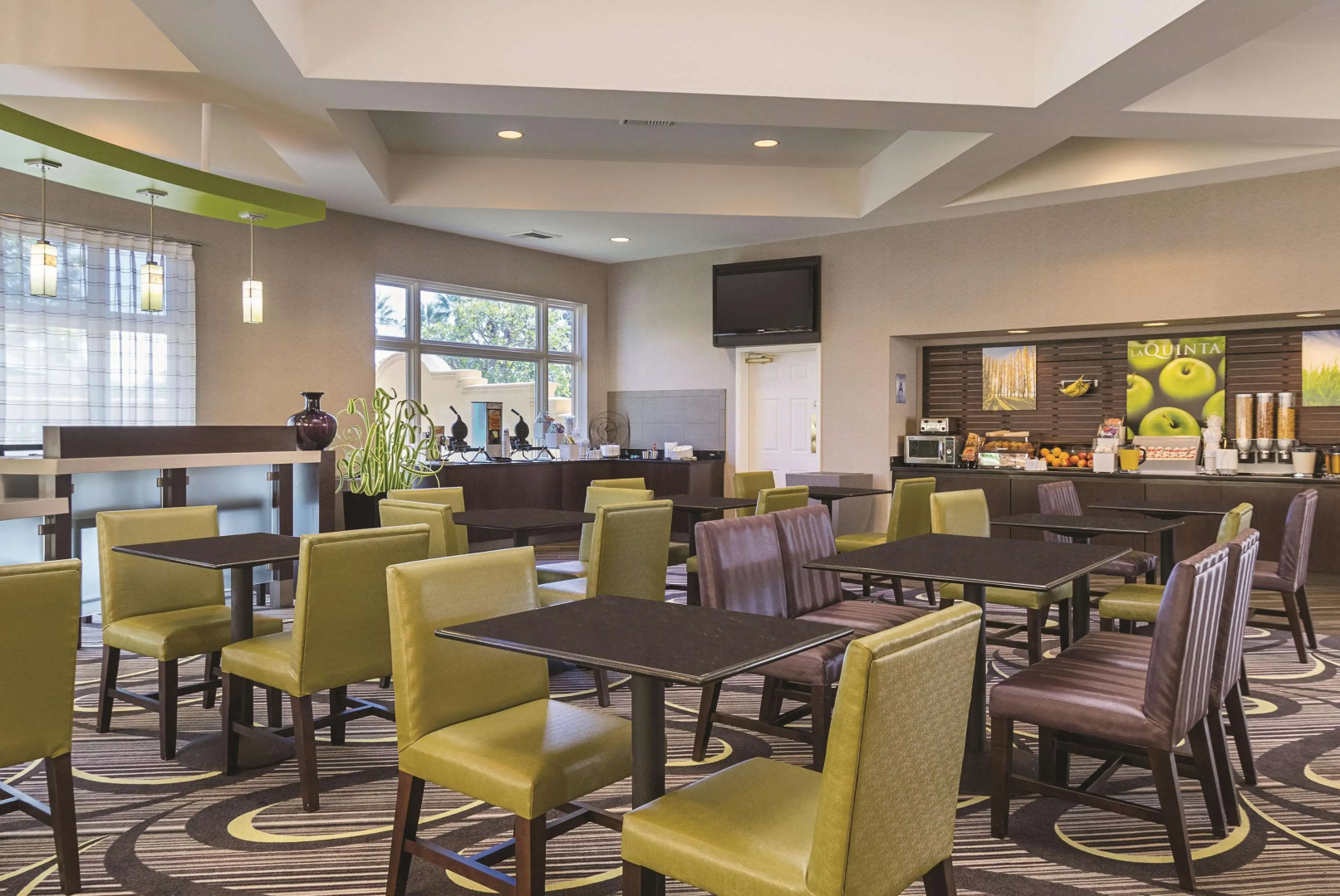 La Quinta Inn & Suites by Wyndham Ontario Airport