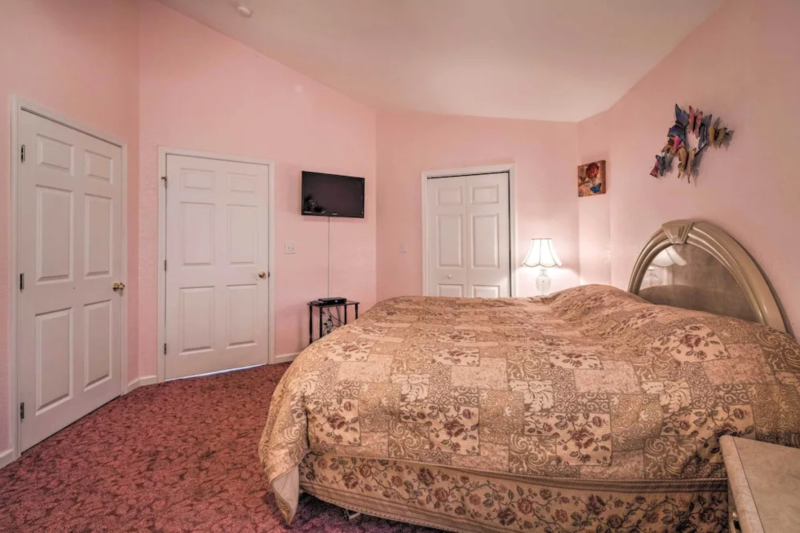 Charming Burnsville Apt w/ Mountain Views & Deck!