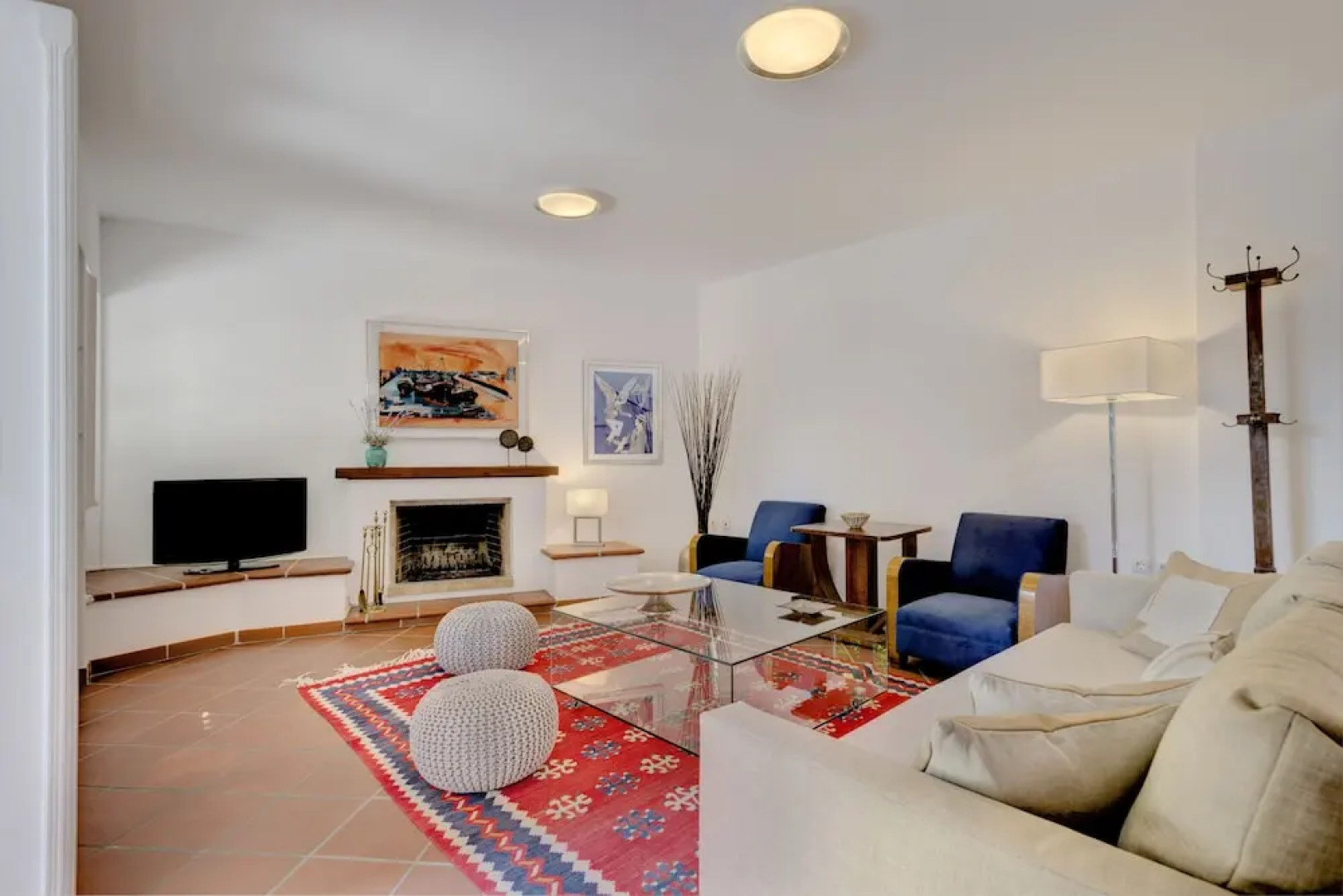 Traditional res next to Acropolis