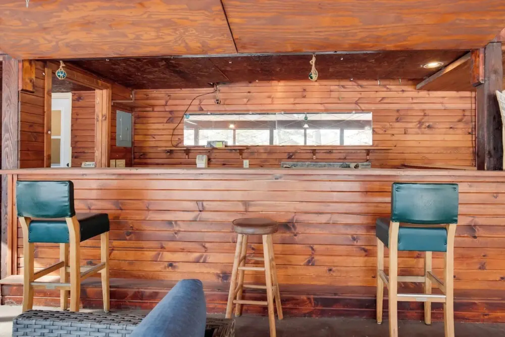 Outdoor Wet Bar: Spacious Eagle River Retreat!