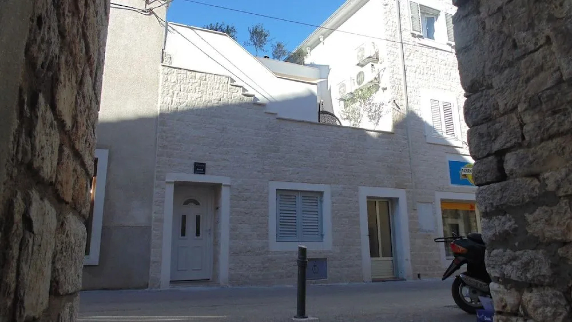 Downtown Luxury Suites