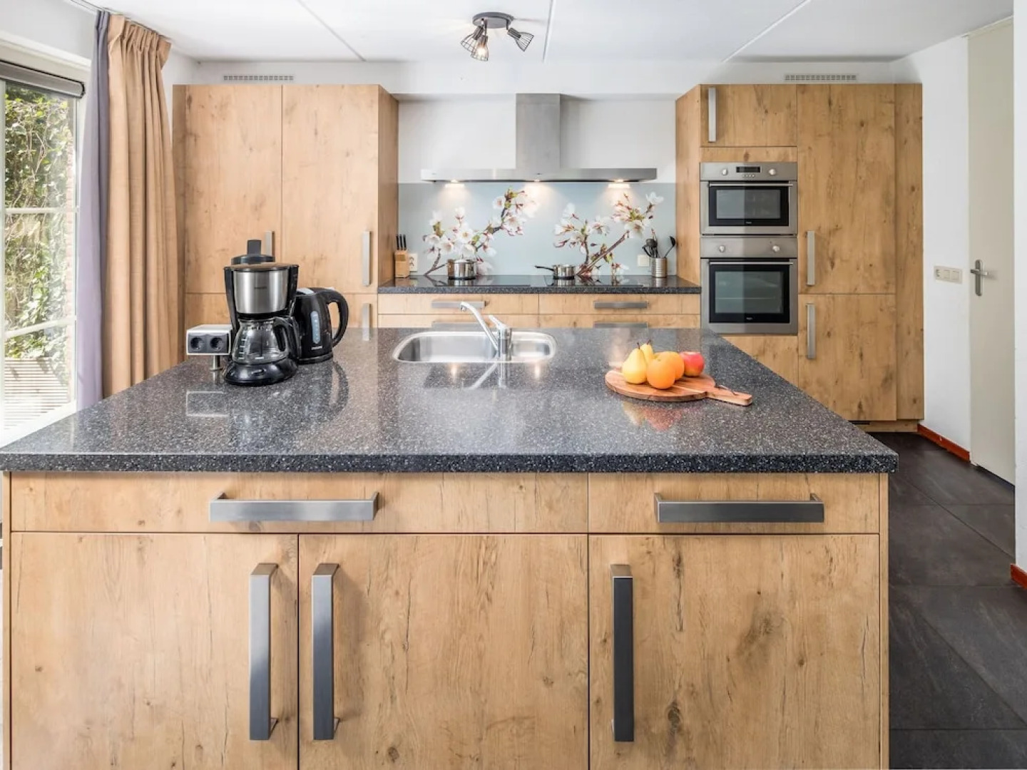 Spacious Home With a Whirlpool and six Bathrooms, in Twente