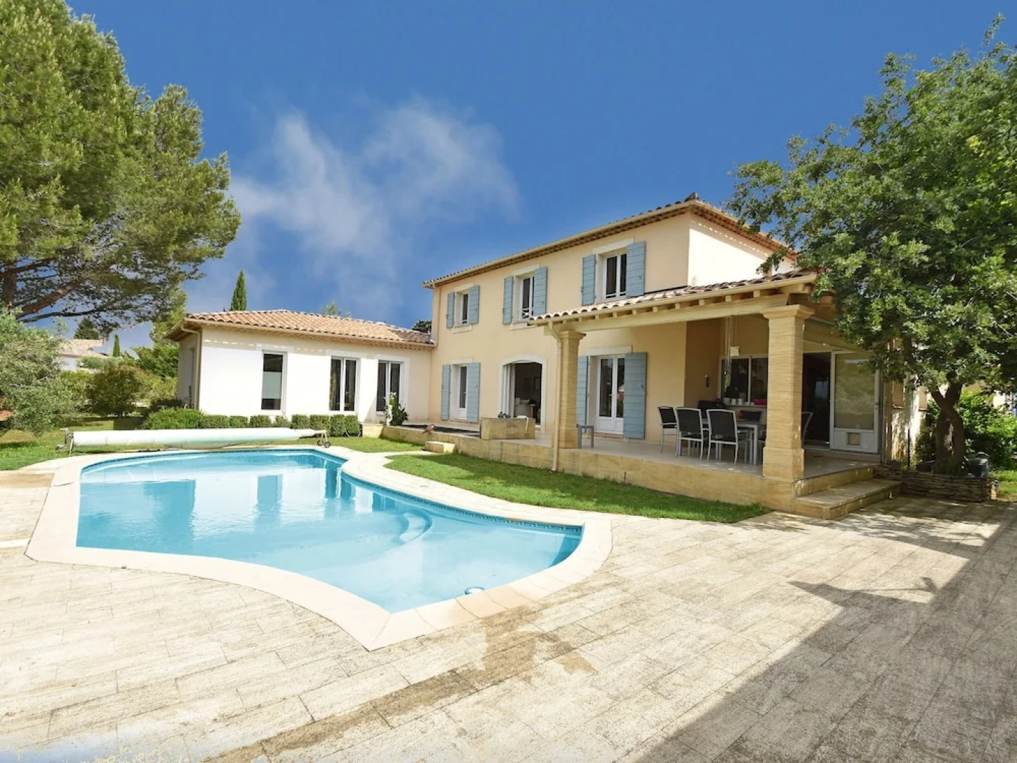 Luxurious Villa in Castillon-du-gard With Outdoor Kitchen