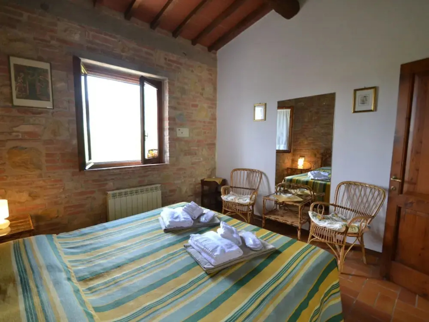 Romola Retreat: Tuscan Escape