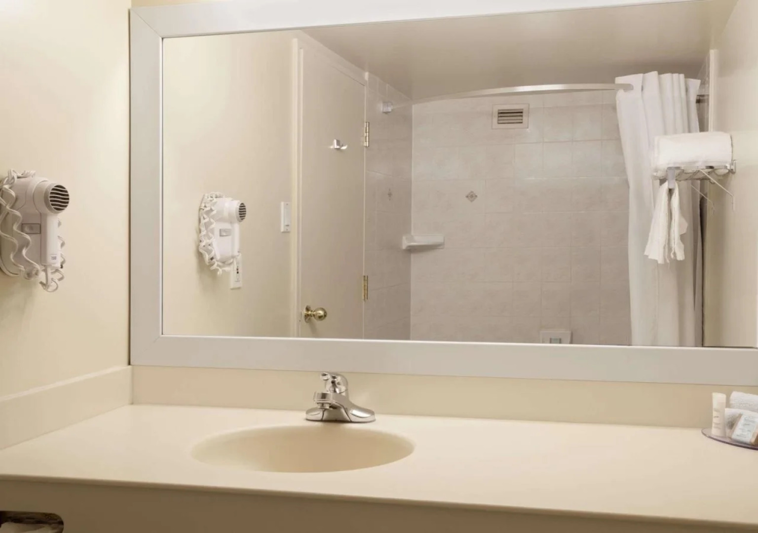 Travelodge by Wyndham Ottawa West