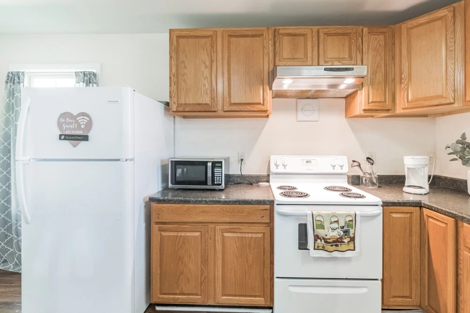 Have The Best Stay At Our Modern Art Gallery Home 3 Bedroom Home by Redawning