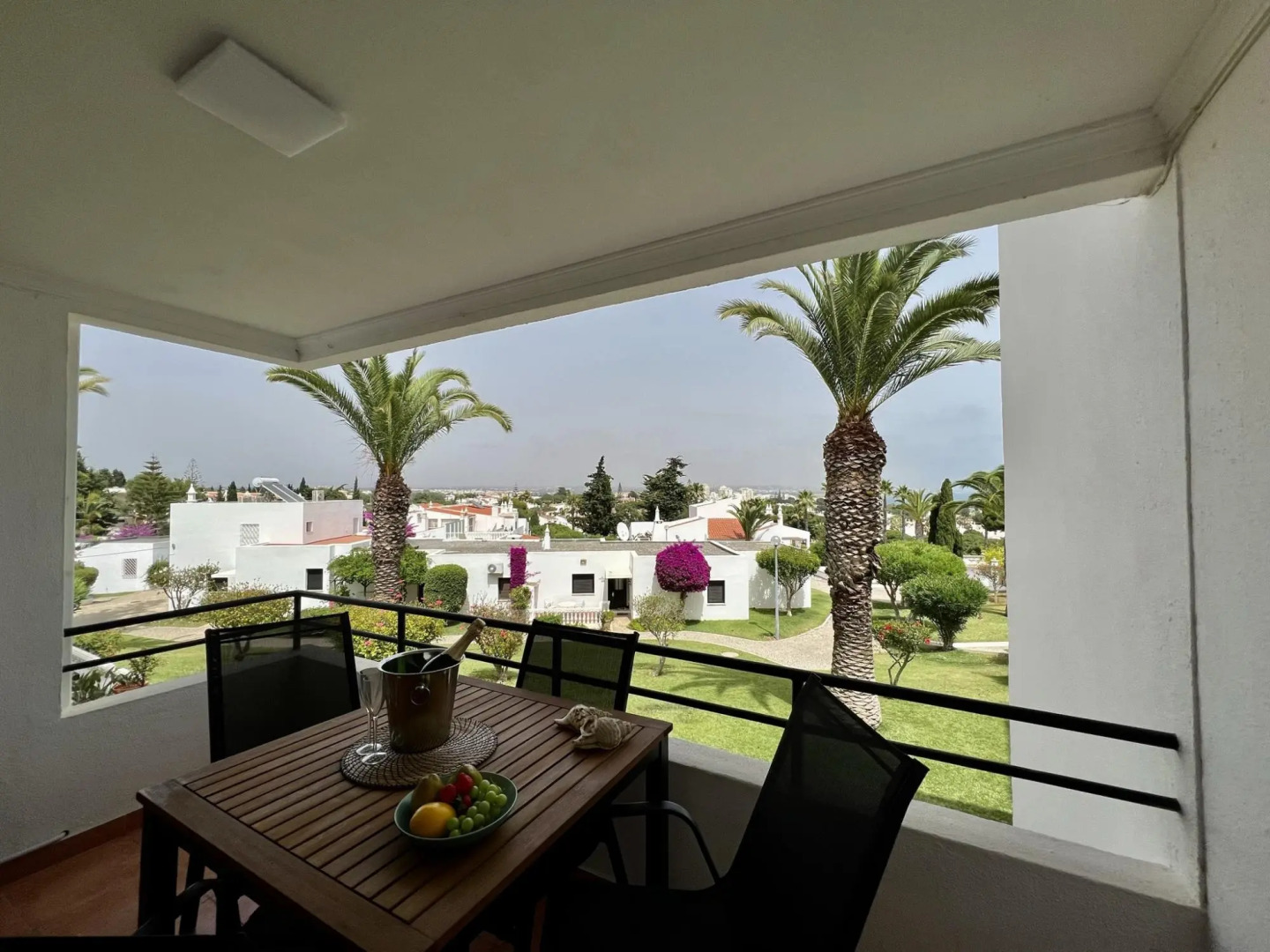 ARMAÇÃO DE PÊRA BRIGHTNESS 2 WITH POOL by HOMING